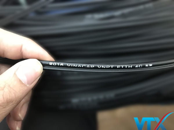 Cáp quang treo phi kim loại 4Fo