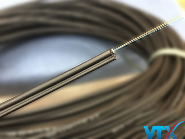 Cáp quang treo phi kim loại 4Fo