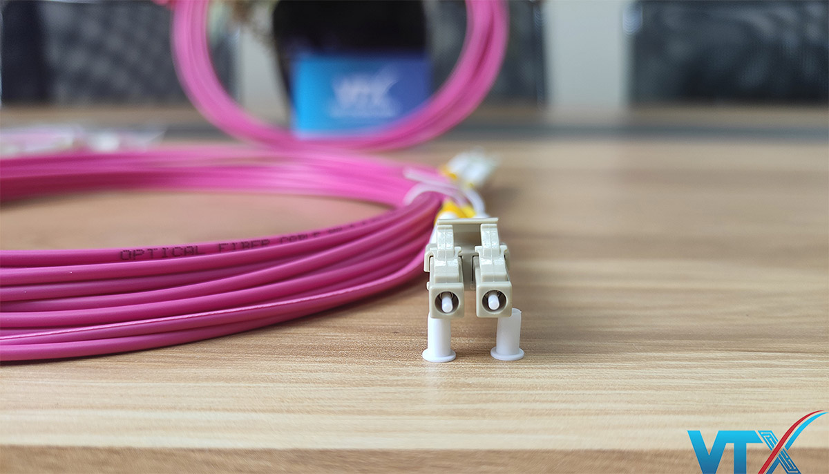 day-nhay-quang-mm-om4-50-125μm-chuan-40g-lc-lc_