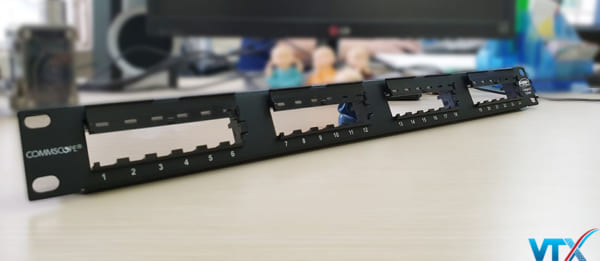 Patch panel 24 port Cat5e Commscope