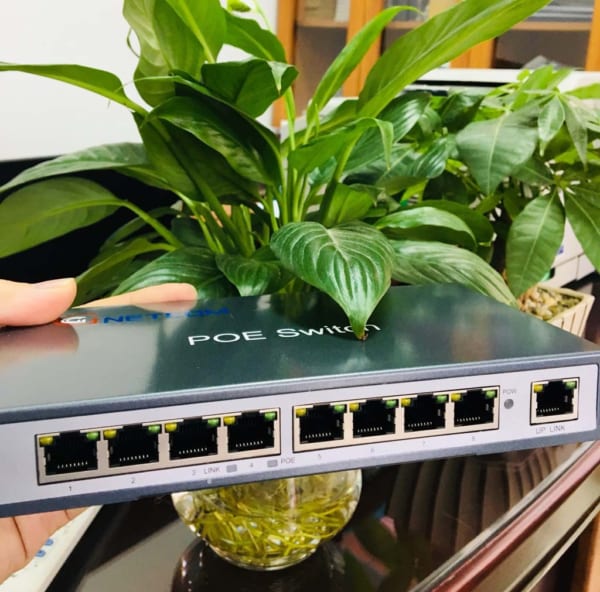 Switch PoE 8 cổng