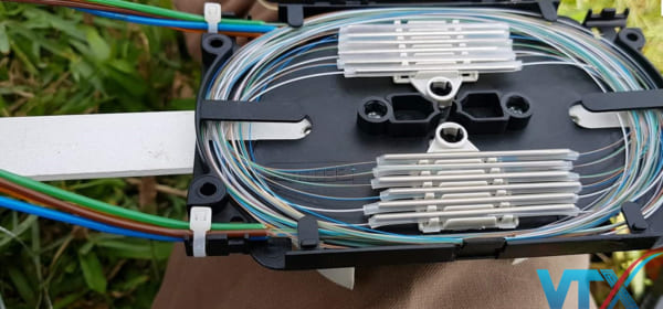 Khay han cap quang trong mang xong