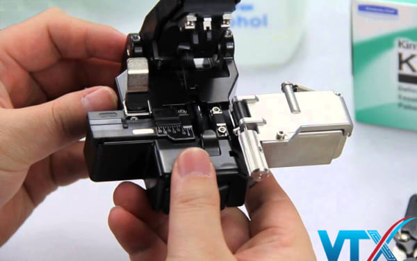 Dao cắt sợi quang Fujikura CT-06