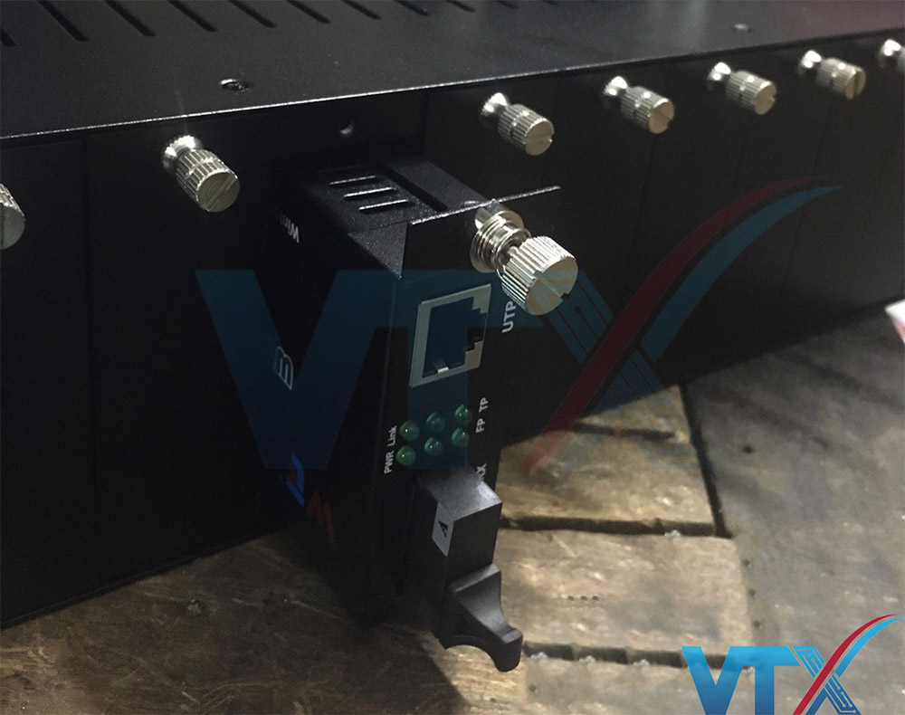 Khay-nguon-tap-trung-Converter-Wintop-WT-814-2A-4