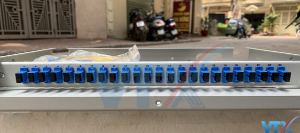 Hộp phối quang ODF 24 FO lắp rack đầy đủ phụ kiện