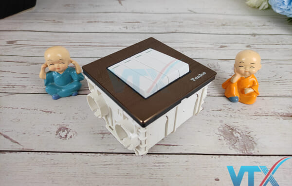 Công tắc âm tường Tenko TK-F71-C-04