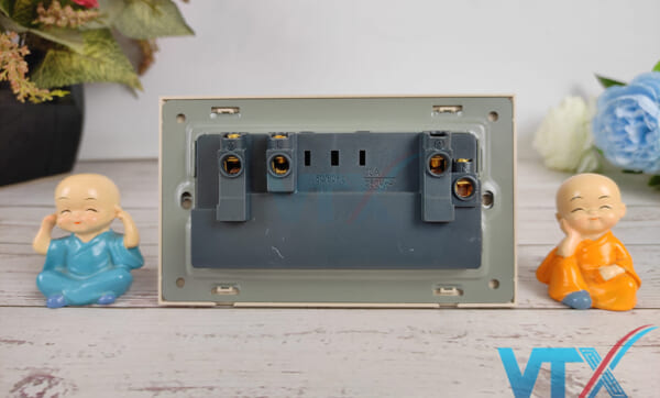 Ổ cắm điện chống giật có công tắc Tenko TK-F71-D-115