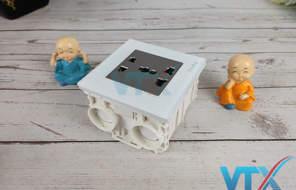 Ổ cắm Tenko TK-F71-D-18