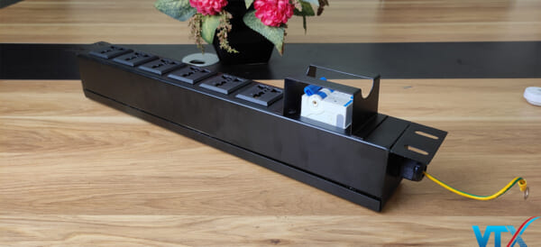 PDU 6 ổ cắm đa năng chuẩn 19 inch có Aptomat