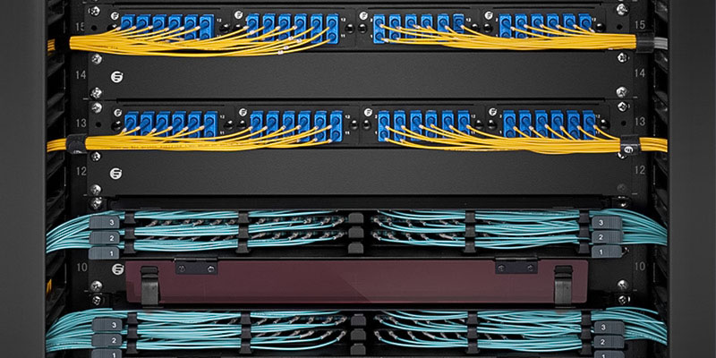 patch panel trong tủ rack